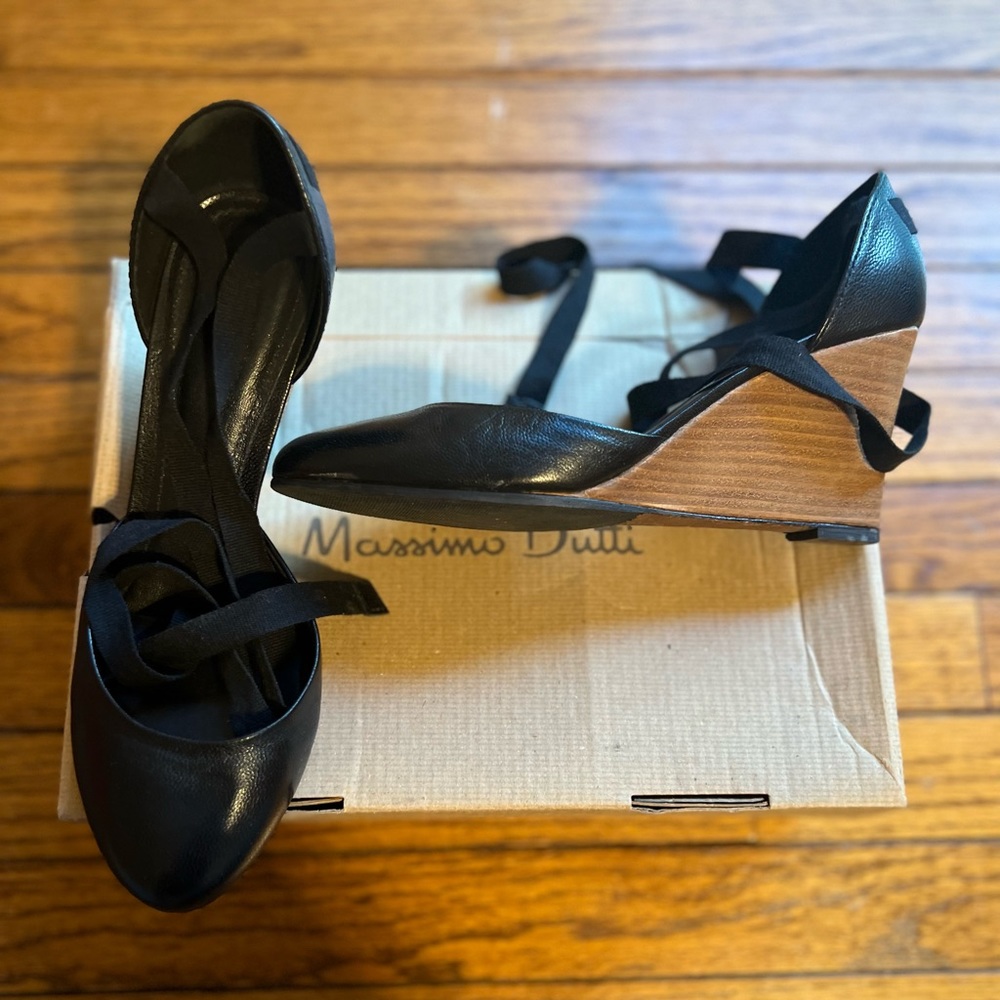 Lace up wedge style leather shoes, size US 7.5